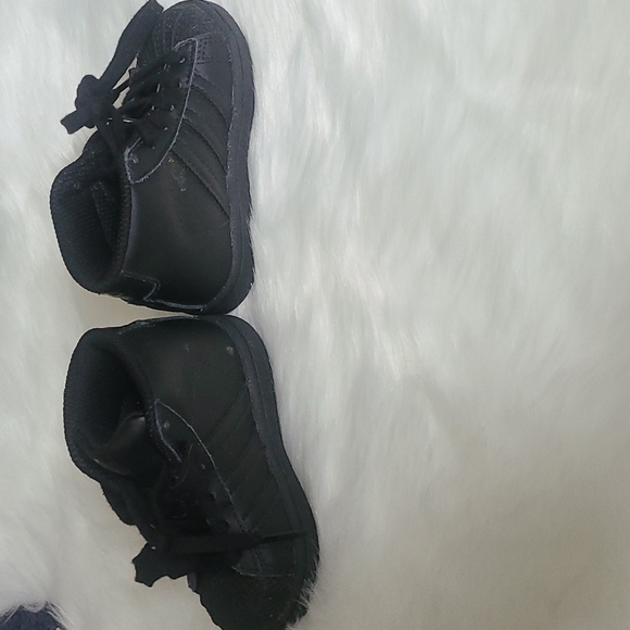 Black Adidas shoes for toodler - Picture 3 of 5